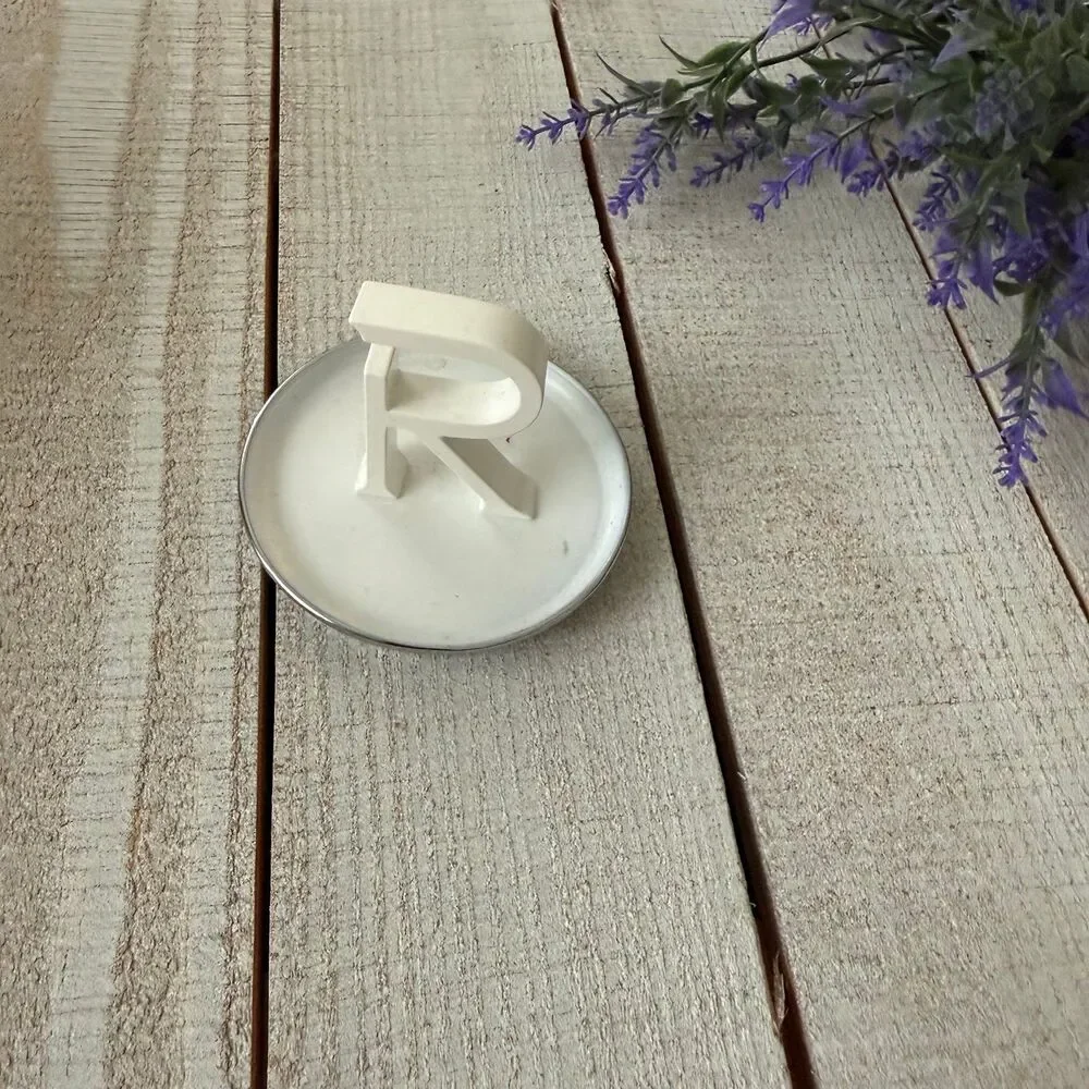 Boutique ‘R’ Jewelry Holder
